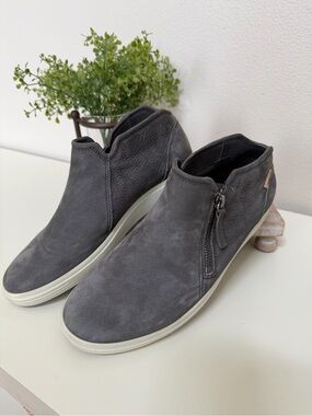 Ecco Soft 7 Low Cut Gray Suede Side-Zip Sneaker Booties, 39
